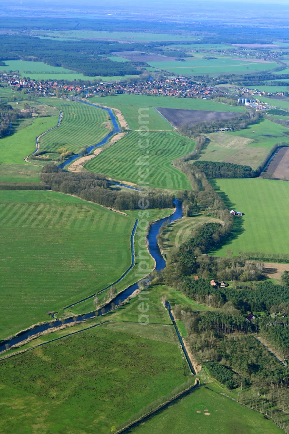 Aerial image Krohn - Canal course and shore areas of the connecting canal MEW Mueritz-Elde-Wasserstrasse in Krohn in the state Mecklenburg - Western Pomerania, Germany