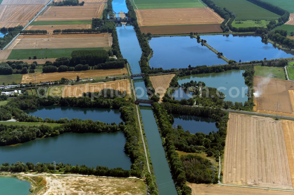 Aerial image Groß Gleidingen - Canal course and shore areas of the connecting canal Sticjkanal Salzgitter in Gross Gleidingen in the state Lower Saxony, Germany