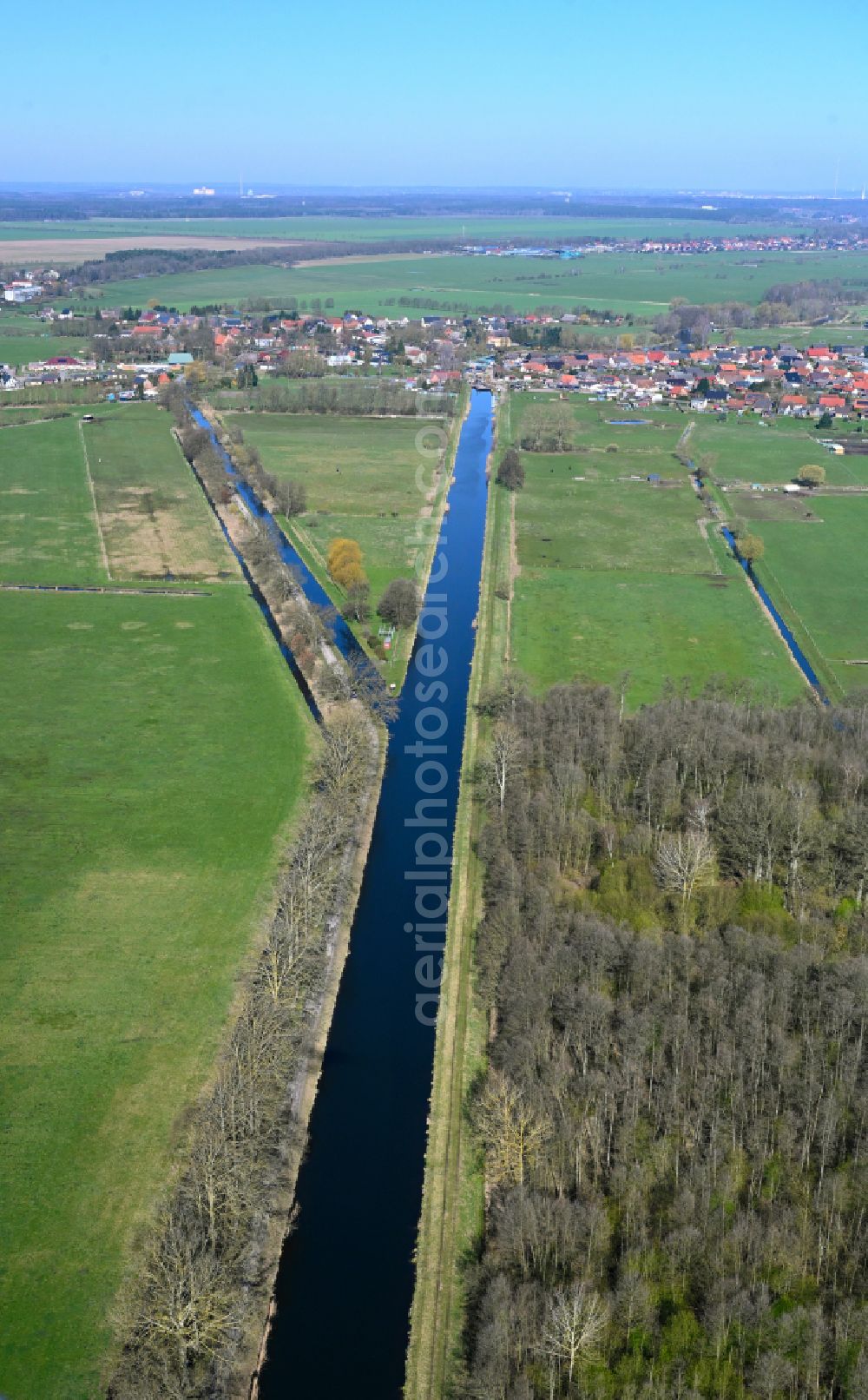 Aerial photograph Banzkow - Canal course and shore areas of the connecting canal Stoerkanal on street Am Muehlengraben in Banzkow in the state Mecklenburg - Western Pomerania, Germany