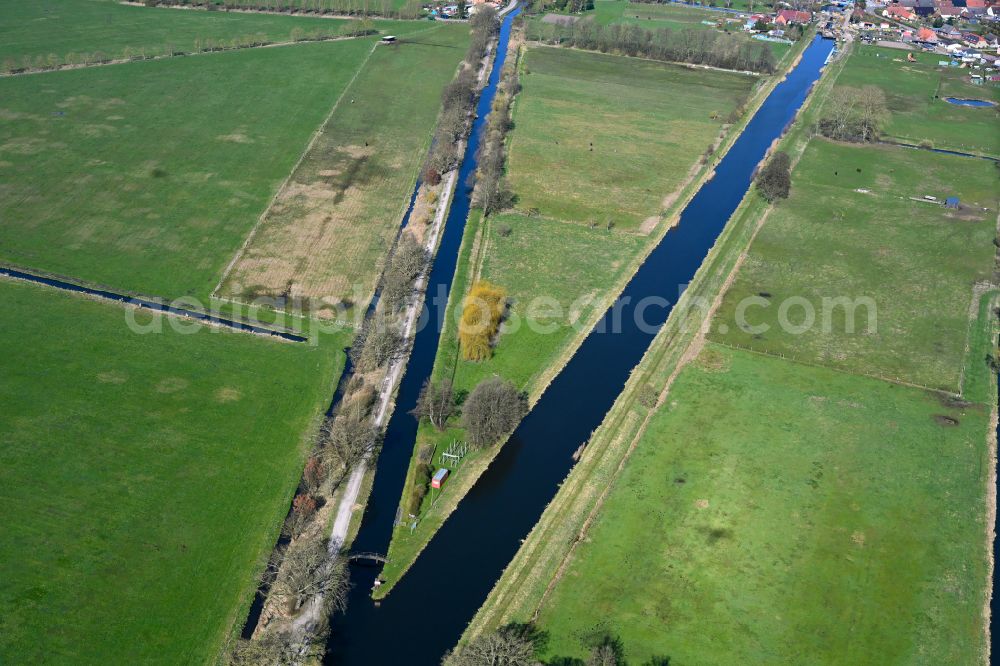 Banzkow from the bird's eye view: Canal course and shore areas of the connecting canal Stoerkanal on street Am Muehlengraben in Banzkow in the state Mecklenburg - Western Pomerania, Germany