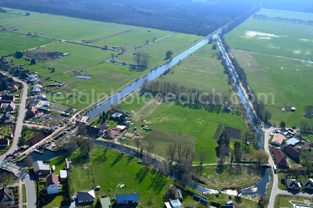 Aerial image Banzkow - Canal course and shore areas of the connecting canal Stoerkanal on street Am Muehlengraben in Banzkow in the state Mecklenburg - Western Pomerania, Germany