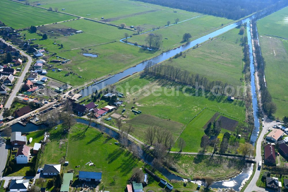 Aerial photograph Banzkow - Canal course and shore areas of the connecting canal Stoerkanal on street Am Muehlengraben in Banzkow in the state Mecklenburg - Western Pomerania, Germany