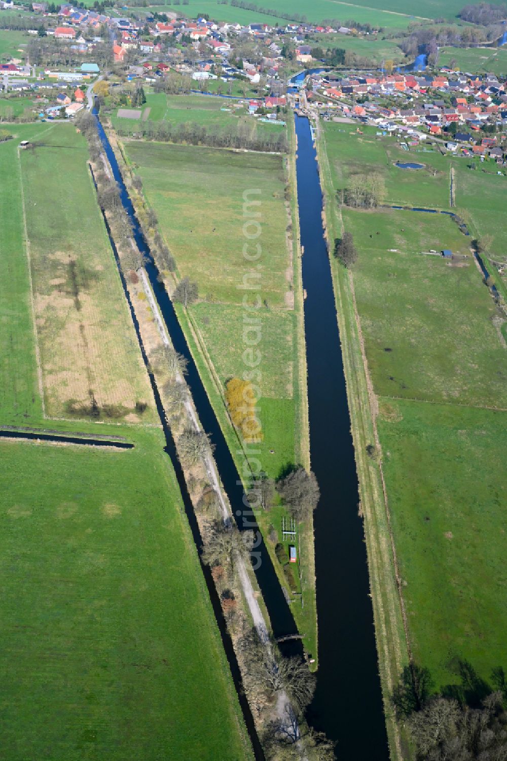 Banzkow from the bird's eye view: Canal course and shore areas of the connecting canal Stoerkanal on street Am Muehlengraben in Banzkow in the state Mecklenburg - Western Pomerania, Germany