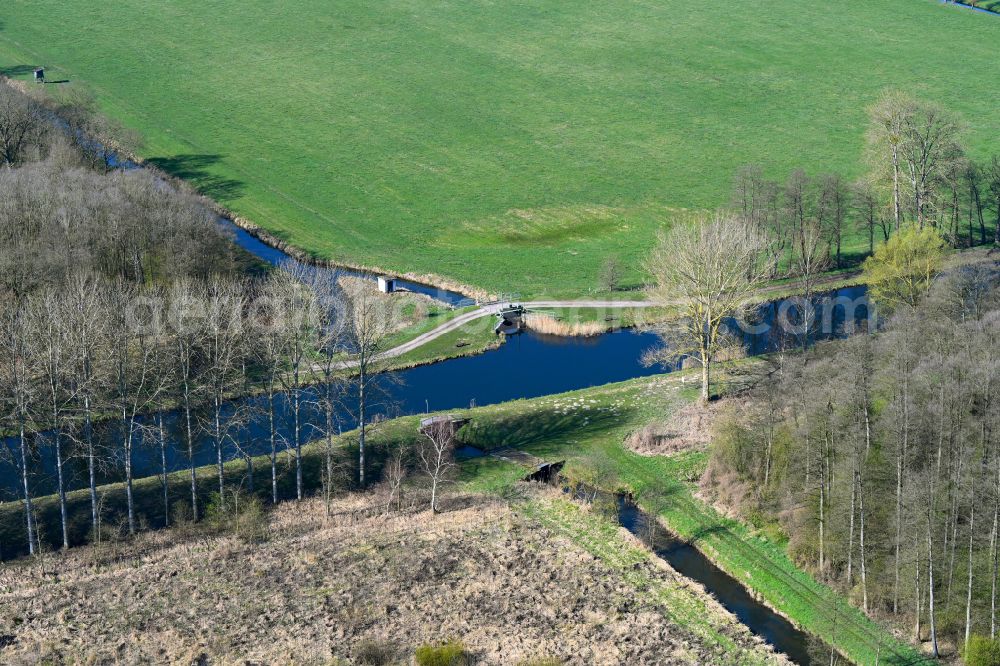 Aerial image Banzkow - Canal course and shore areas of the connecting canal Stoerkanal on street Am Muehlengraben in Banzkow in the state Mecklenburg - Western Pomerania, Germany