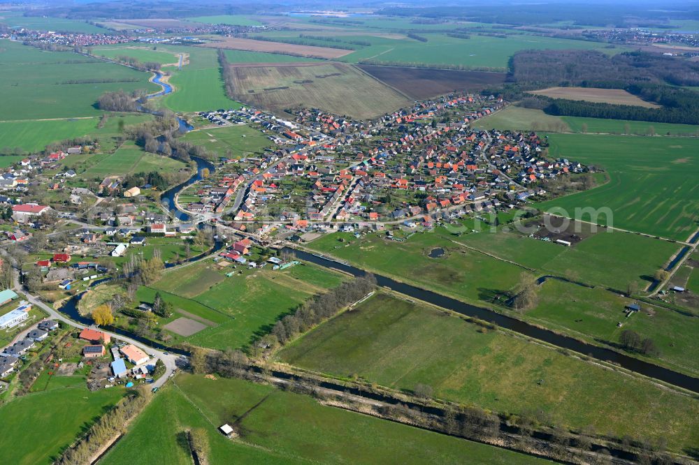 Banzkow from the bird's eye view: Canal course and shore areas of the connecting canal Stoerkanal on street Am Muehlengraben in Banzkow in the state Mecklenburg - Western Pomerania, Germany