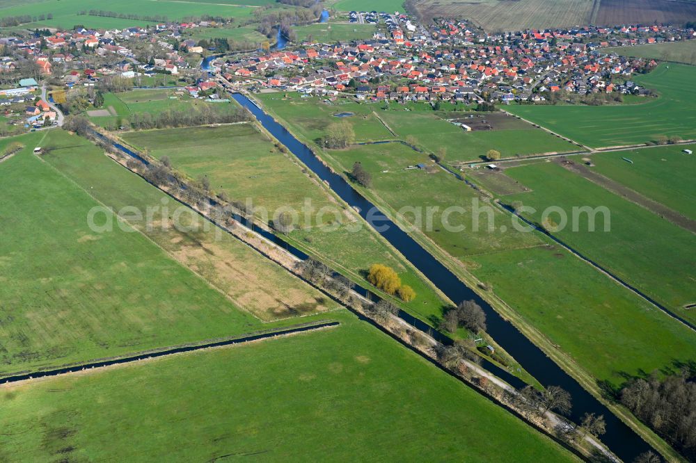 Aerial image Banzkow - Canal course and shore areas of the connecting canal Stoerkanal on street Am Muehlengraben in Banzkow in the state Mecklenburg - Western Pomerania, Germany