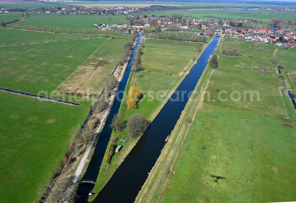 Aerial image Göhren - Canal course and shore areas of the connecting canal Stoerwasserstrasse in Goehren in the state Mecklenburg - Western Pomerania, Germany