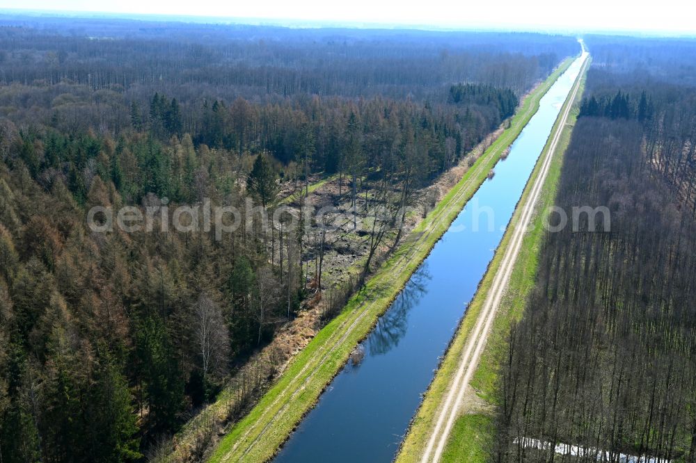 Aerial image Göhren - Canal course and shore areas of the connecting canal Stoerwasserstrasse in Goehren in the state Mecklenburg - Western Pomerania, Germany