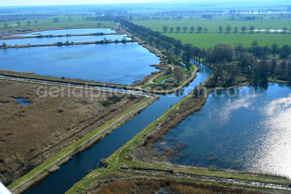 Göhren from the bird's eye view: Canal course and shore areas of the connecting canal Stoerwasserstrasse in Goehren in the state Mecklenburg - Western Pomerania, Germany