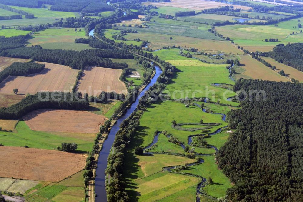 Zehdenick from the bird's eye view: History channel and riparian areas of des Vosskanals in Zehdenick in the state Brandenburg. Also shown the Havel