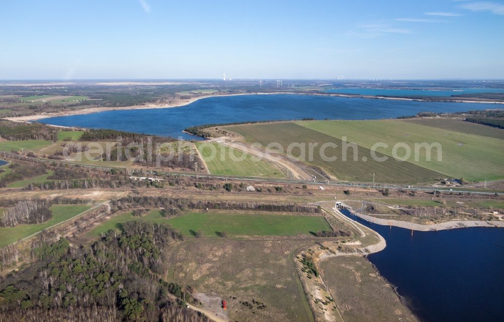 Senftenberg from the bird's eye view: Channel flow and river banks of the waterway shipping Ueberleiter 11 Ilse-Kanal in Senftenberg in the state Brandenburg, Germany