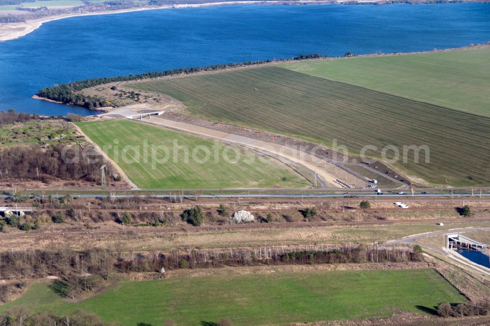 Senftenberg from the bird's eye view: Channel flow and river banks of the waterway shipping Ueberleiter 11 Ilse-Kanal in Senftenberg in the state Brandenburg, Germany