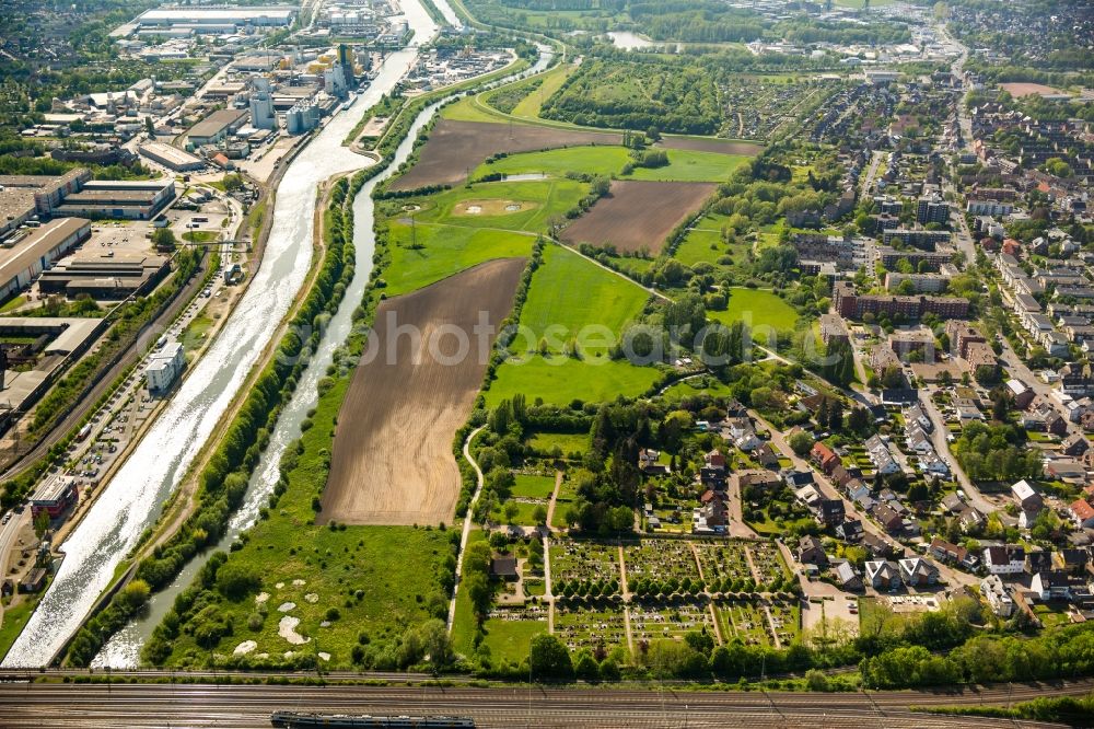 Hamm from above - Channel flow and river banks of the waterway shipping Datteln-Hamm-Kanal and River Lippe, fields and meadows in Hamm in the state North Rhine-Westphalia