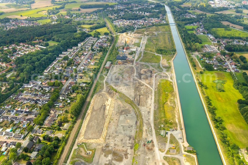 Aerial photograph Bergkamen - Channel flow and river banks of the waterway shipping Datteln - Hamm - Kanal in the district Oberaden in Bergkamen in the state North Rhine-Westphalia, Germany