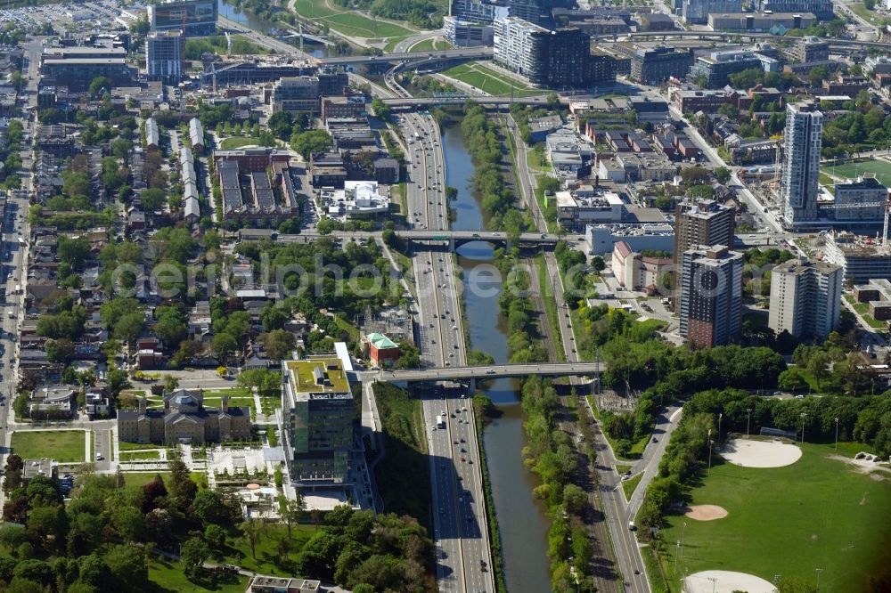 Aerial photograph Toronto - Channel flow and river banks of the waterway shipping Don River along the Don Vallay Pkwy in Toronto in Ontario, Canada