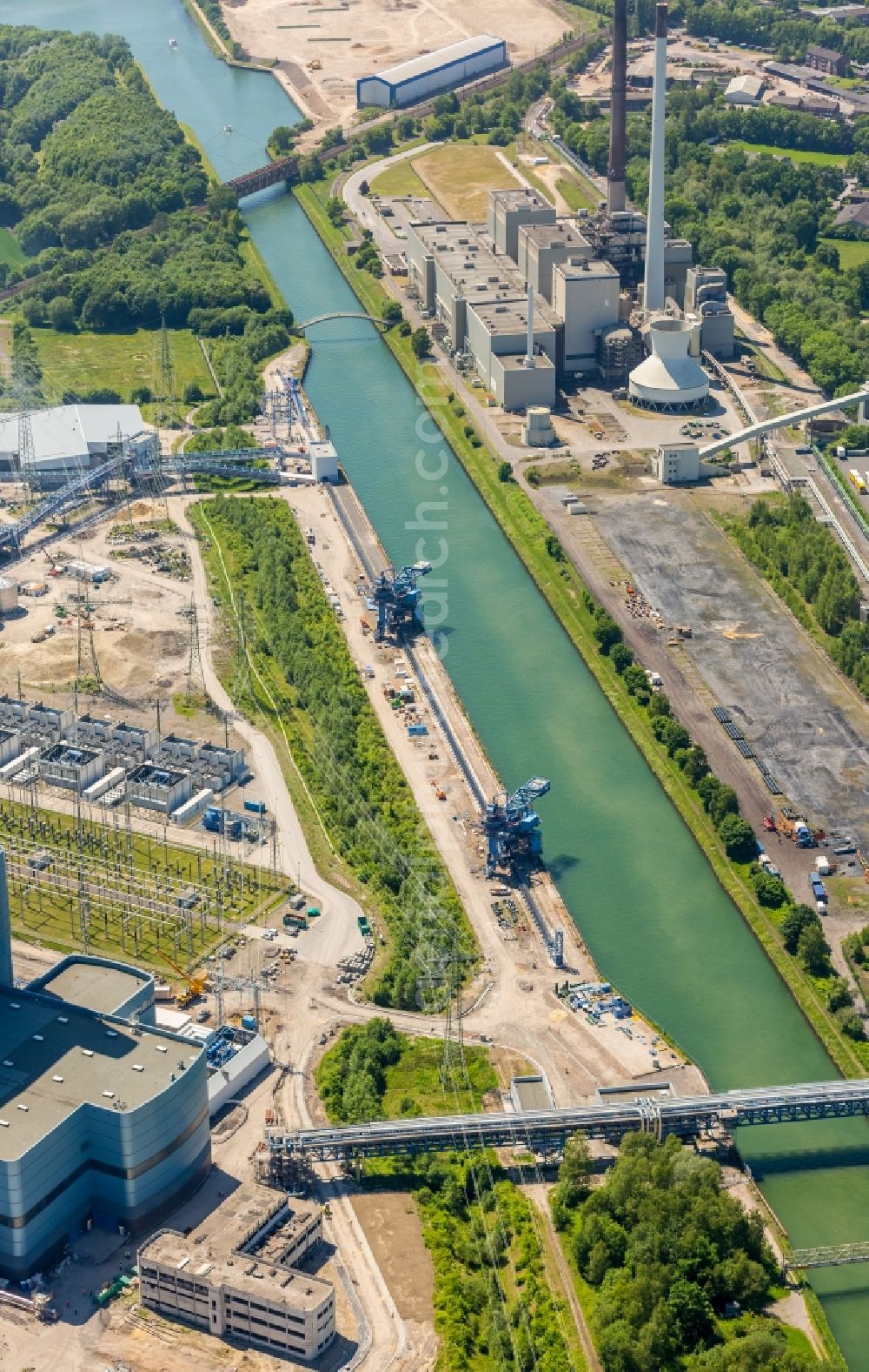 Datteln from above - Channel flow and river banks of the waterway shipping Dortmund-Ems-Kanal in Datteln in the state North Rhine-Westphalia, Germany