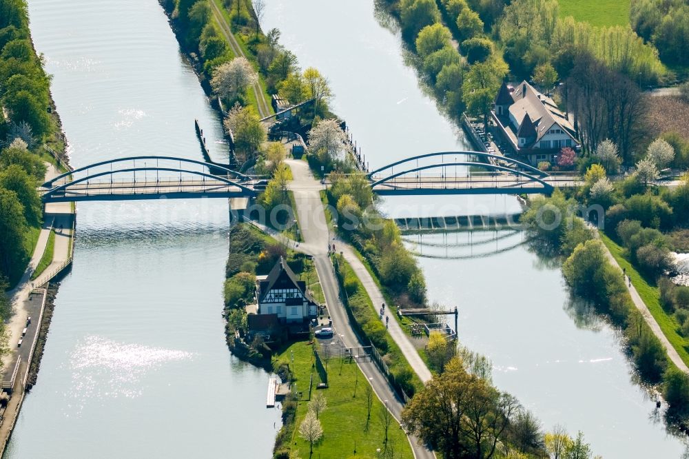 Aerial photograph Hamm - Channel flow and river banks of the waterway shipping on river Lippe in Hamm in the state North Rhine-Westphalia