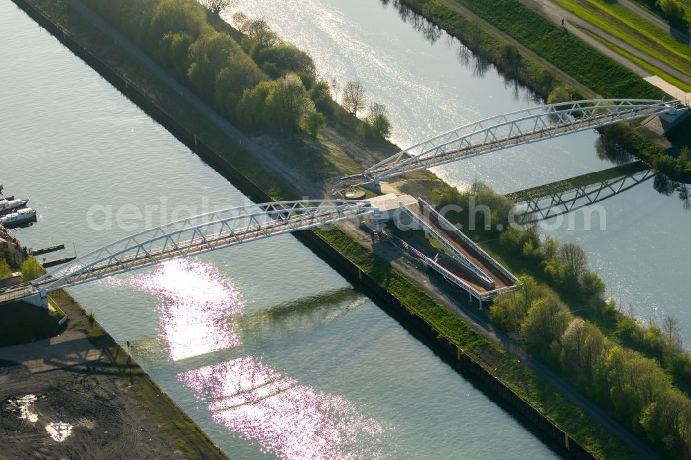 Hamm from above - Channel flow and river banks of the waterway shipping on river Lippe in Hamm in the state North Rhine-Westphalia