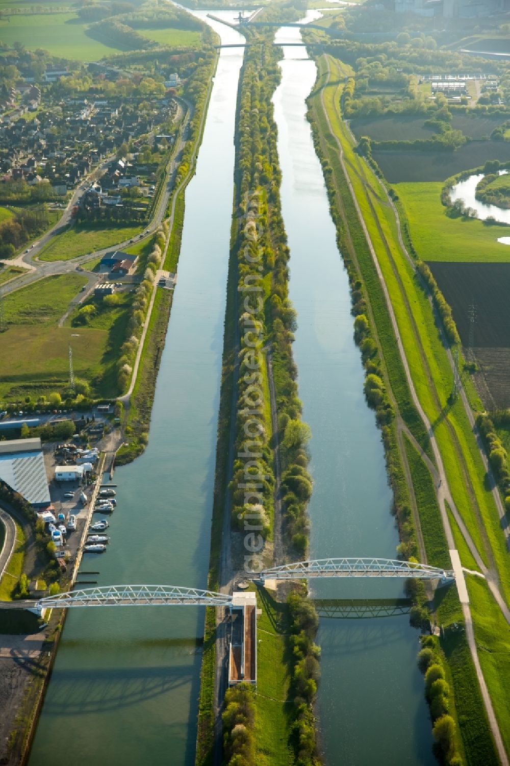 Aerial image Hamm - Channel flow and river banks of the waterway shipping on river Lippe in Hamm in the state North Rhine-Westphalia