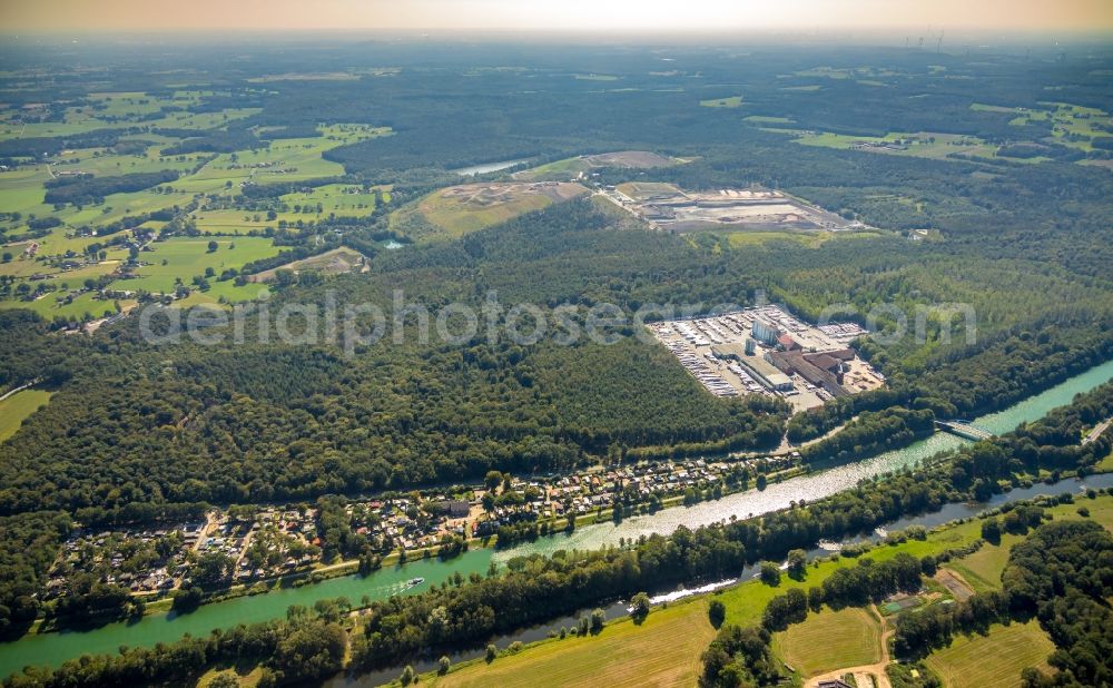 Hünxe from above - Channel flow and river banks of the waterway shipping along the Wesel-Datteln-Kanal in Huenxe in the state North Rhine-Westphalia, Germany