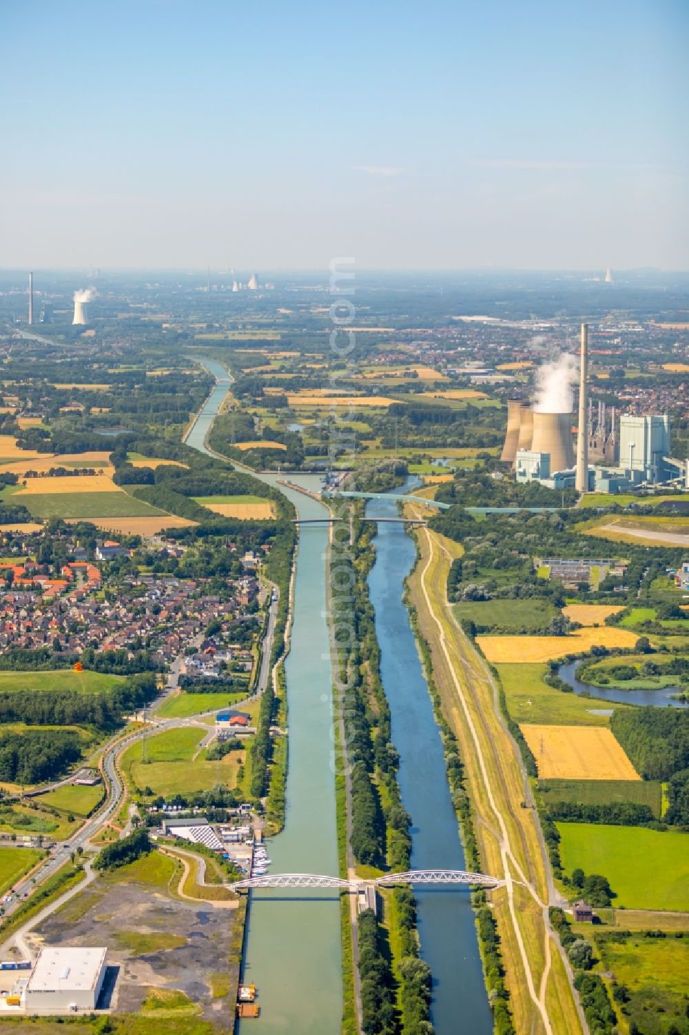 Aerial image Hamm - Channel flow and river banks of the waterway shipping of Lippe in Hamm in the state North Rhine-Westphalia, Germany