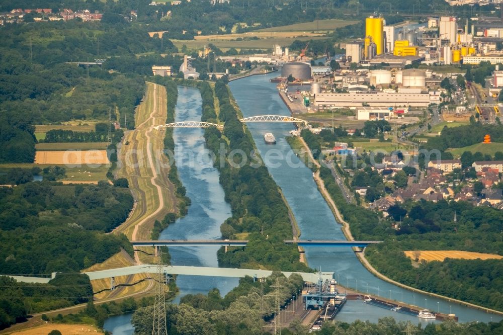 Aerial image Hamm - Channel flow and river banks of the waterway shipping of Lippe in Hamm in the state North Rhine-Westphalia, Germany