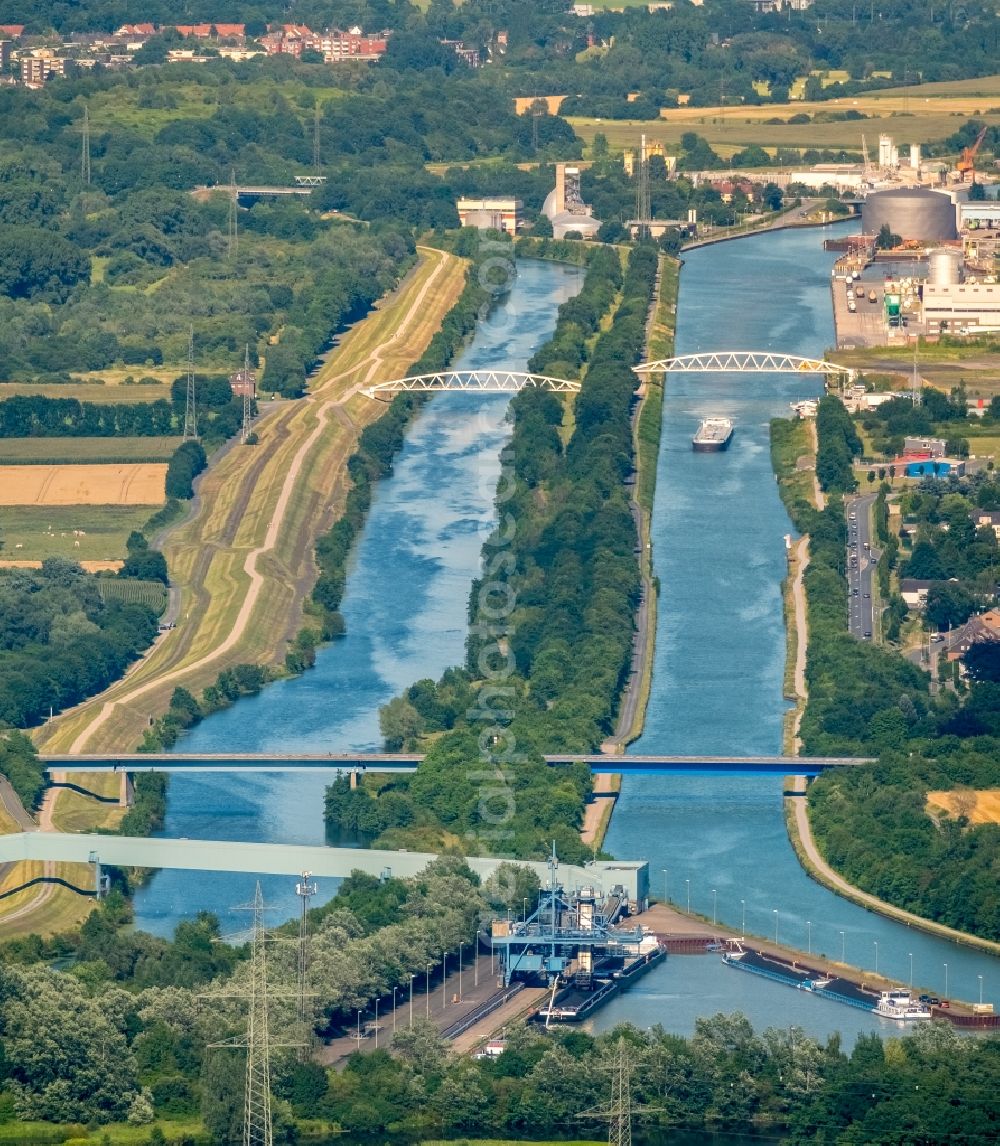 Hamm from above - Channel flow and river banks of the waterway shipping of Lippe in Hamm in the state North Rhine-Westphalia, Germany