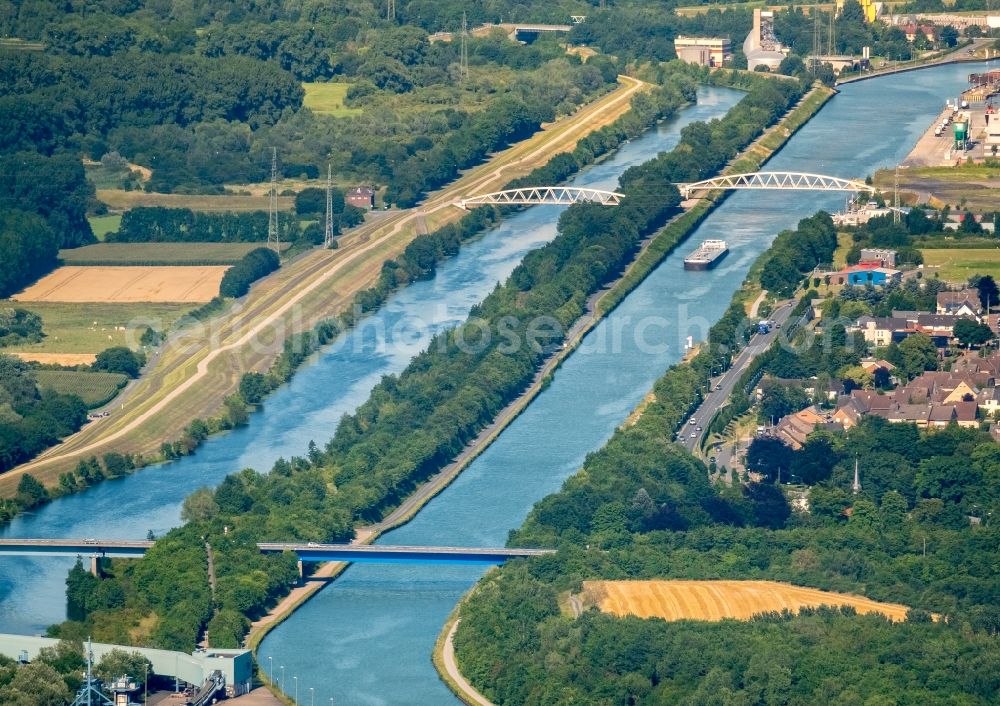 Aerial image Hamm - Channel flow and river banks of the waterway shipping of Lippe in Hamm in the state North Rhine-Westphalia, Germany