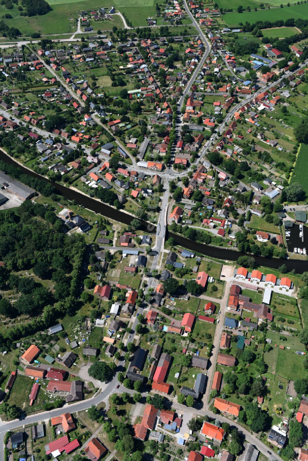 Eldena from above - Channel flow and river banks of the waterway shipping MEW Mueritz-Elde-Wasserstrasse in Eldena in the state Mecklenburg - Western Pomerania, Germany