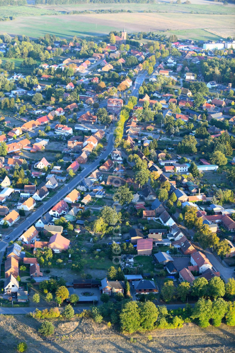 Eldena from the bird's eye view: Channel flow and river banks of the waterway shipping MEW Mueritz-Elde-Wasserstrasse in Eldena in the state Mecklenburg - Western Pomerania, Germany