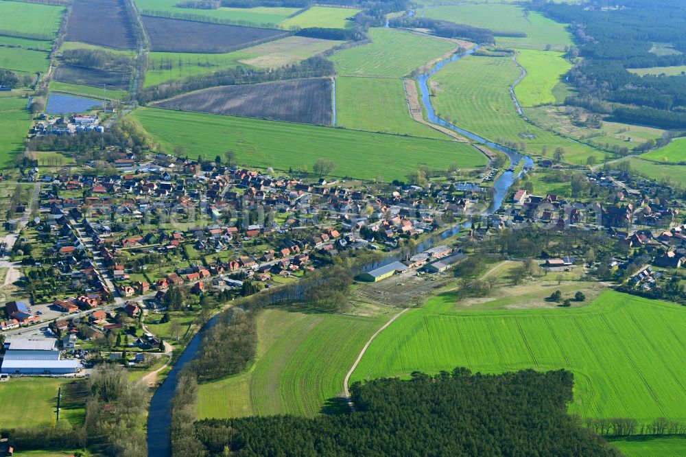 Aerial image Eldena - Channel flow and river banks of the waterway shipping MEW Mueritz-Elde-Wasserstrasse in Eldena in the state Mecklenburg - Western Pomerania, Germany