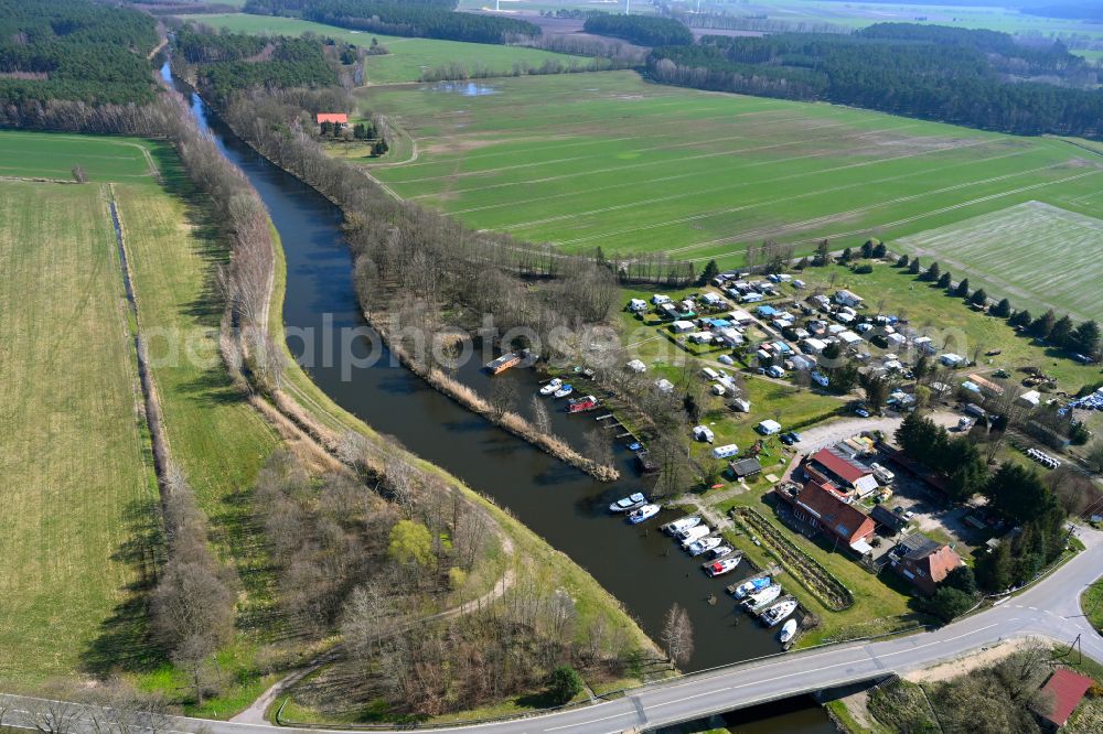 Aerial photograph Neu Göhren - Channel flow and river banks of the waterway shipping of MEW Mueritz-Elde-Wasserstrasse in Neu Goehren in the state Mecklenburg - Western Pomerania, Germany