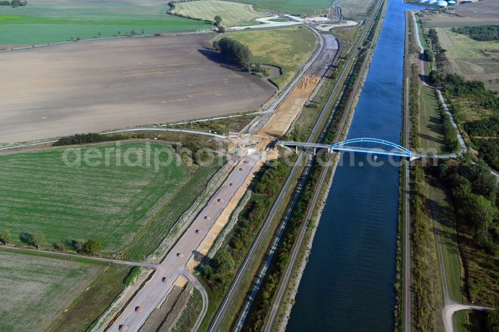 Aerial photograph Haldensleben - Channel flow and river banks of the waterway shipping Mittellandkanal in Haldensleben in the state Saxony-Anhalt, Germany