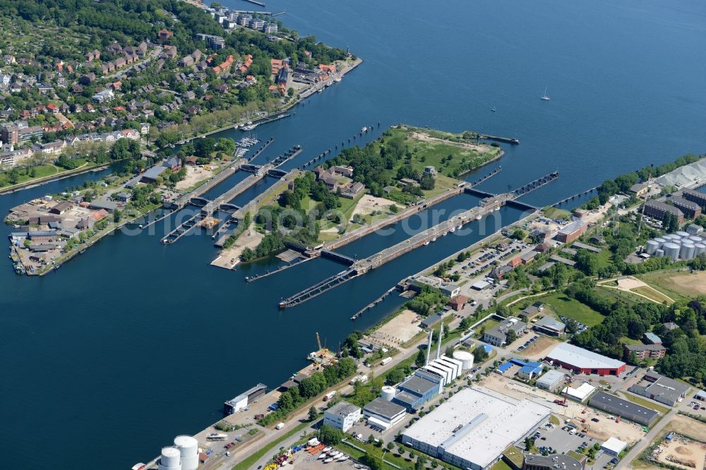 Kiel from the bird's eye view: Channel flow and river banks of the waterway shipping Nord-Ostsee-Kanal in Kiel in the state Schleswig-Holstein