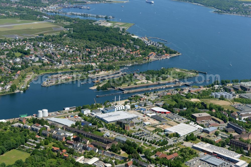 Aerial image Kiel - Channel flow and river banks of the waterway shipping Nord-Ostsee-Kanal in Kiel in the state Schleswig-Holstein