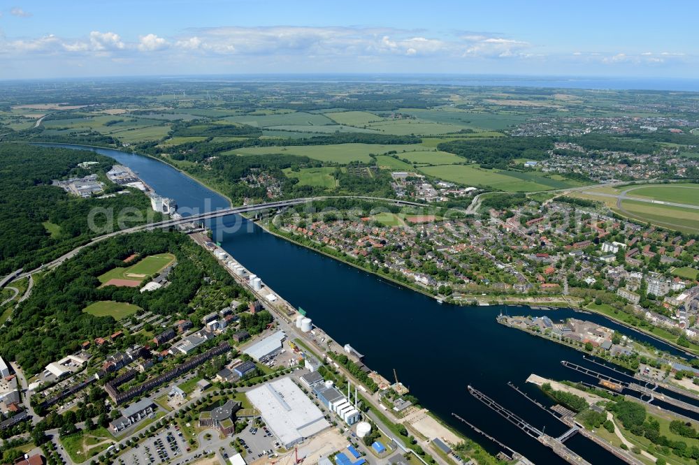 Kiel from above - Channel flow and river banks of the waterway shipping Nord-Ostsee-Kanal in Kiel in the state Schleswig-Holstein