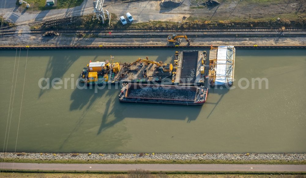 Aerial image Hamm - Channel flow and river banks of the waterway shipping in the district Heessen in Hamm in the state North Rhine-Westphalia, Germany