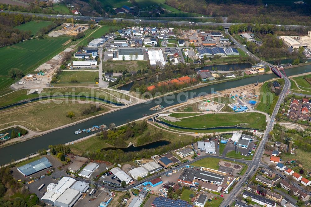 Aerial image Castrop-Rauxel - Channel flow and river banks of the waterway shipping Rhein-Herne-Kanal in Castrop-Rauxel in the state North Rhine-Westphalia