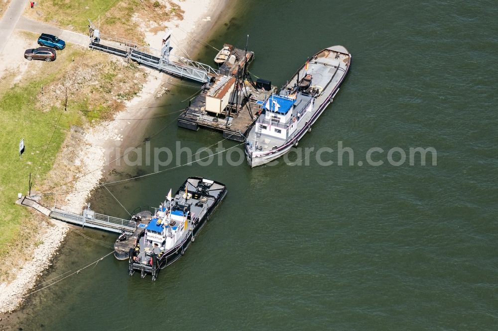 Aerial image Lorch - Channel flow and river banks of the waterway shipping on Rhein in Lorch in the state Hesse, Germany