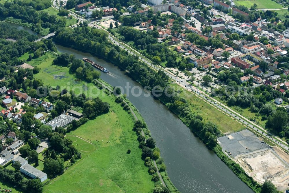 Aerial photograph Berlin - Channel flow and river banks of the waterway shipping Teltowkanal on Schoenower Graben in the district Schoenow in Berlin, Germany