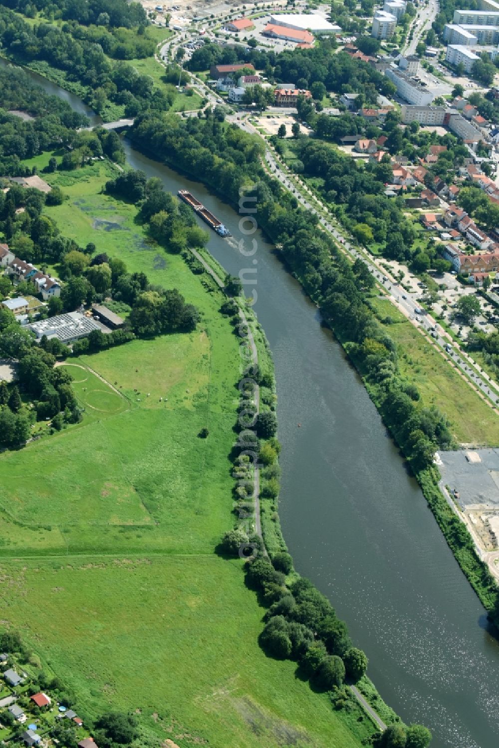 Berlin from above - Channel flow and river banks of the waterway shipping Teltowkanal on Schoenower Graben in the district Schoenow in Berlin, Germany