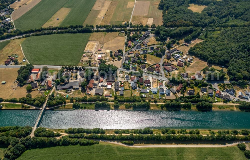 Haltern am See from the bird's eye view: Channel flow and river banks of the waterway shipping Wesel-Datteln-Kanal in Haltern am See in the state North Rhine-Westphalia, Germany