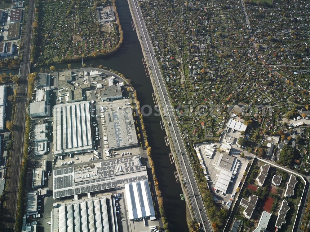 Aerial image Berlin - Channel flow and river banks of the waterway shipping Westhafenkanal in Berlin