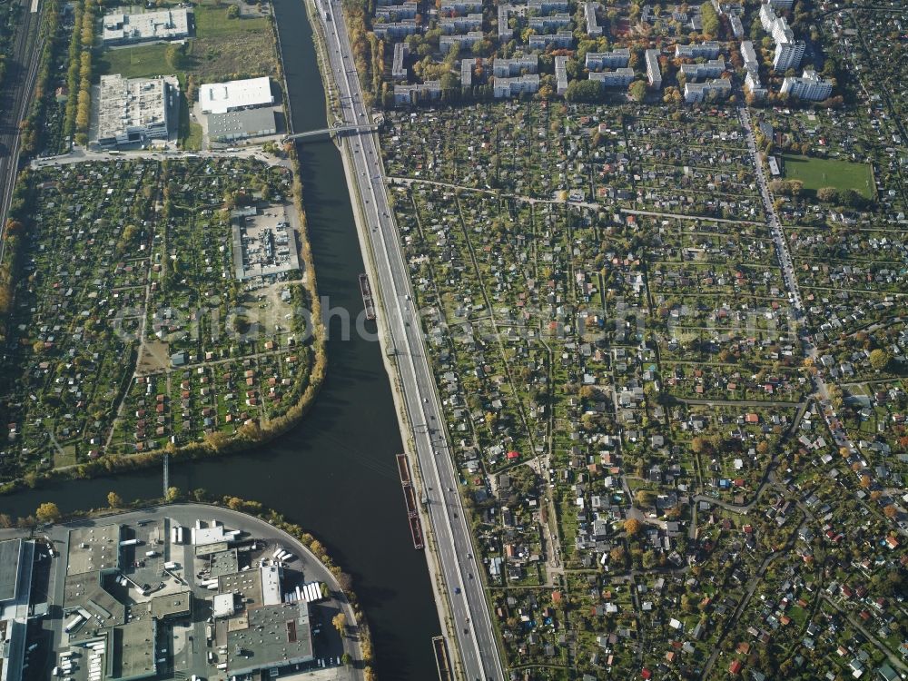 Aerial photograph Berlin - Channel flow and river banks of the waterway shipping Westhafenkanal in Berlin