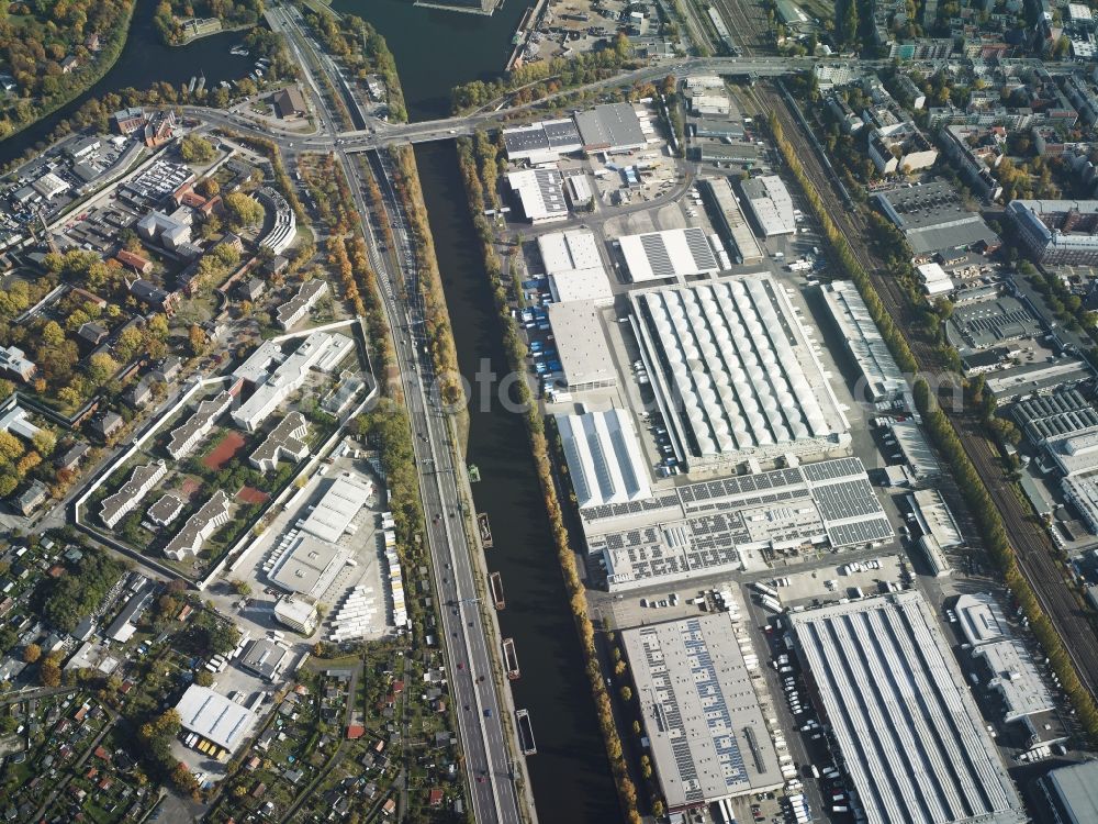 Berlin from above - Channel flow and river banks of the waterway shipping Westhafenkanal in Berlin