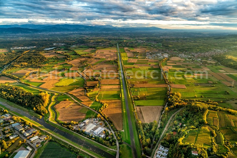 Aerial image Riegel am Kaiserstuhl - Channel flow and river banks of the waterway shipping of Elz with Felof in Riegel am Kaiserstuhl in the state Baden-Wurttemberg, Germany