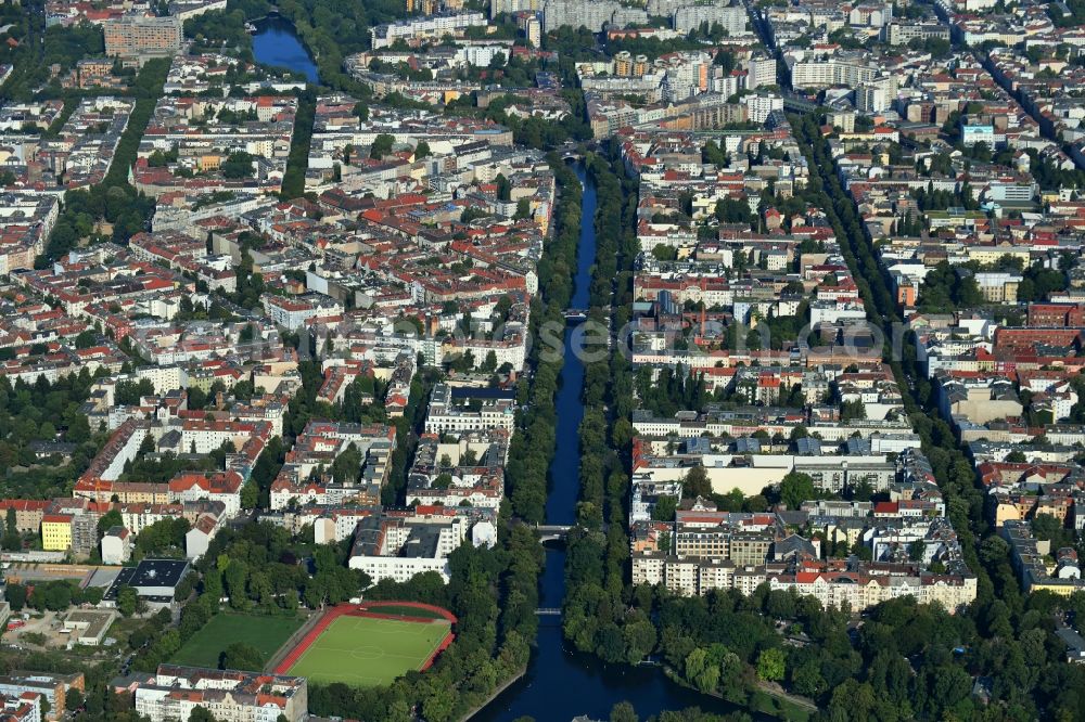 Berlin from the bird's eye view: Channel flow and river banks of the waterway shipping Landwehrkanal in the district Kreuzberg in Berlin, Germany