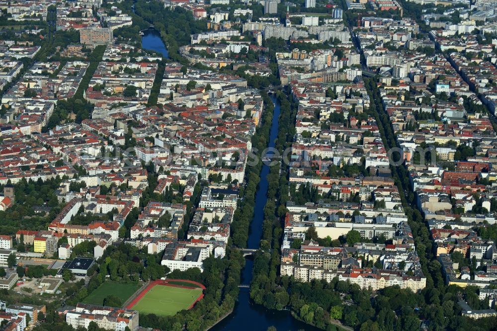 Aerial image Berlin - Channel flow and river banks of the waterway shipping Landwehrkanal in the district Kreuzberg in Berlin, Germany