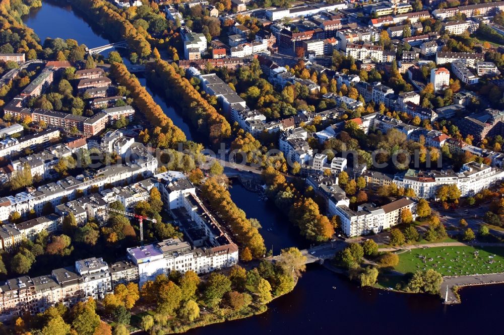 Aerial photograph Hamburg - Channel flow and river banks of the waterway Mundsburger Kanal in the district Mundsburg in Hamburg, Germany