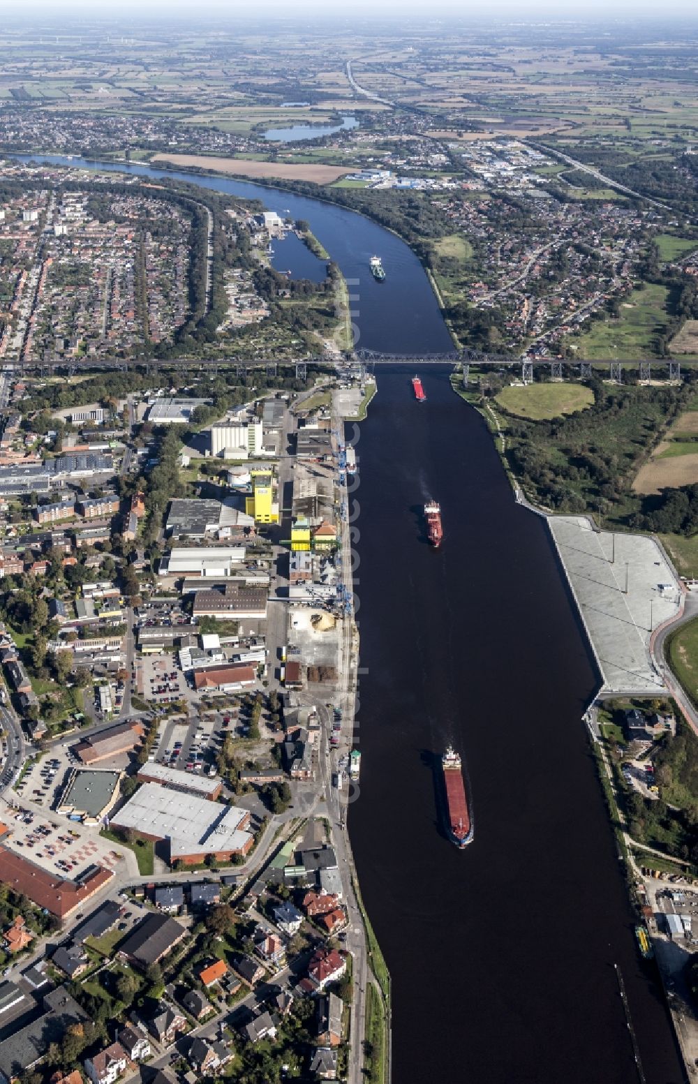 Osterrönfeld from the bird's eye view: Canal course and bank areas of the waterway the Kiel Canal in the district of Stampfmuehle in Osterroenfeld in the federal state Schleswig-Holstein